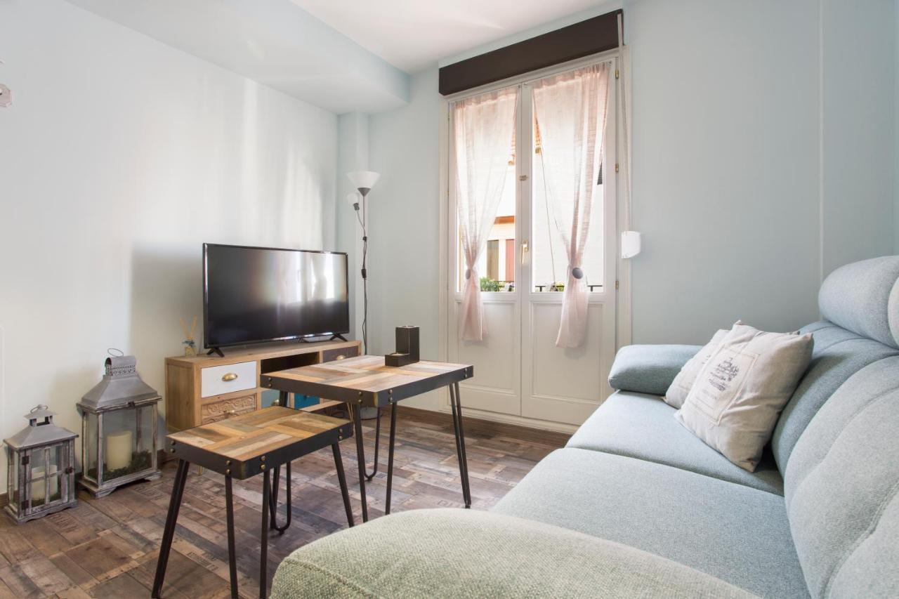Sky Is Blue In Private Parking Included Apartment *