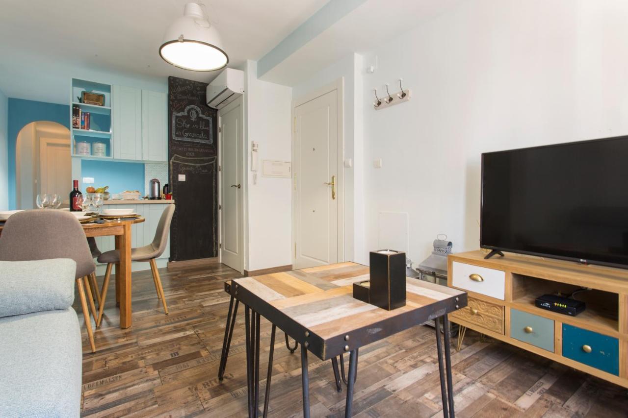 Sky Is Blue In Private Parking Included Apartment *